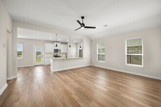 Building Photo - 3081 Sorrento Hl Dr