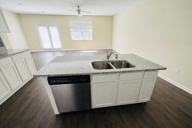 Building Photo - 168 Hampton Cir