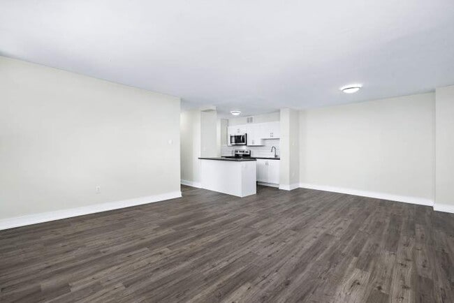 Building Photo - 3390 Keele St