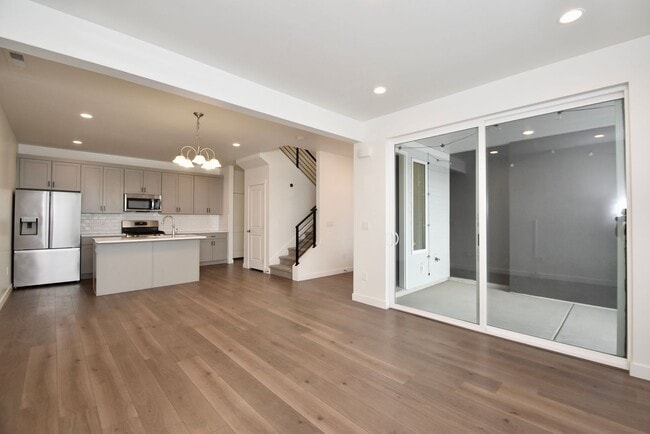 Building Photo - 3 Bed 2.5 Bath Townhome with Awesome View in Daybreak!