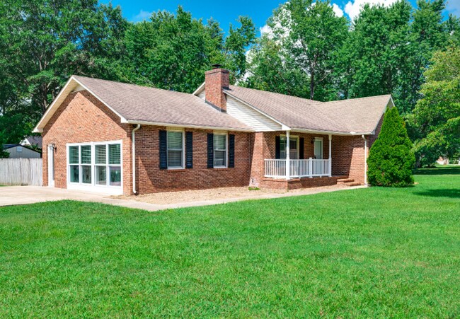 Building Photo - 401 Ridgetop Dr