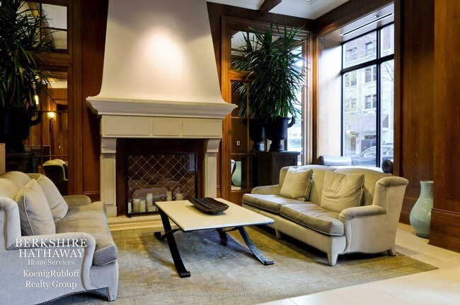 Building Photo - 10 E Delaware Pl