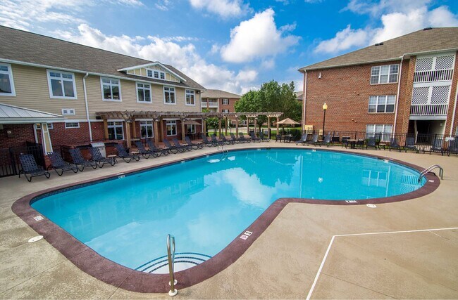 Foto del edificio - Reserve at Forest Hills