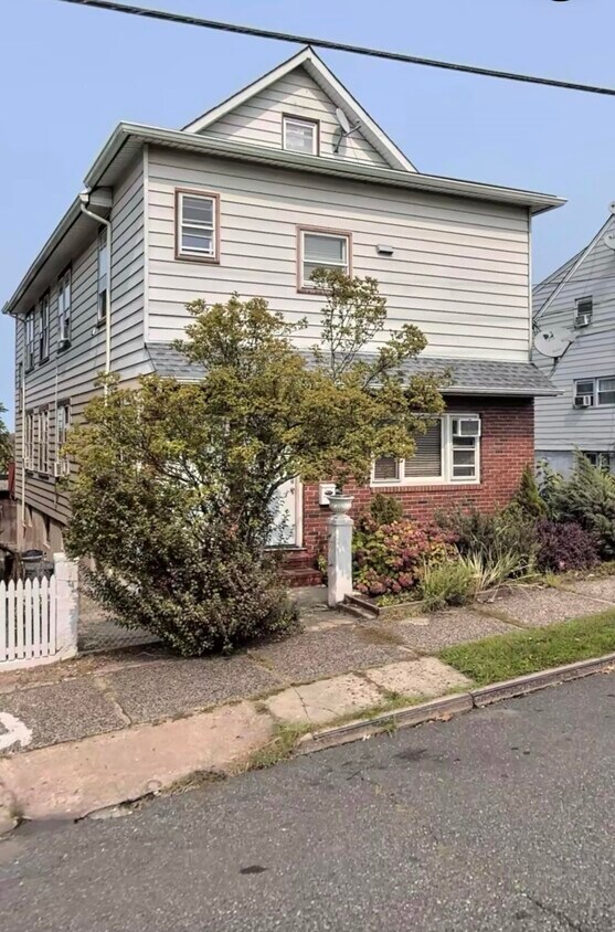 Primary Photo - 211 4th Ave