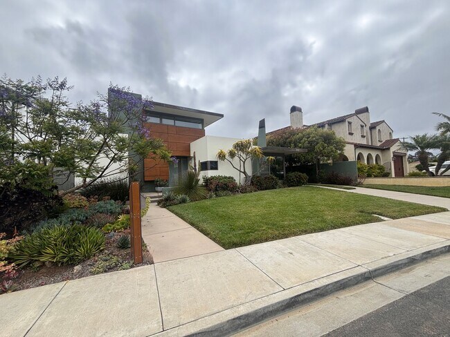 Foto del edificio - Mid-Century Modern 4 Bedroom Home in Carls...