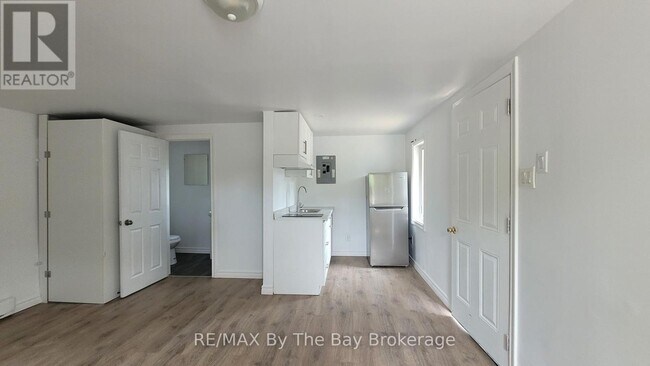 Photo du bâtiment - 280-280 River Rd E