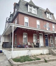 Building Photo - 336 W 8th St