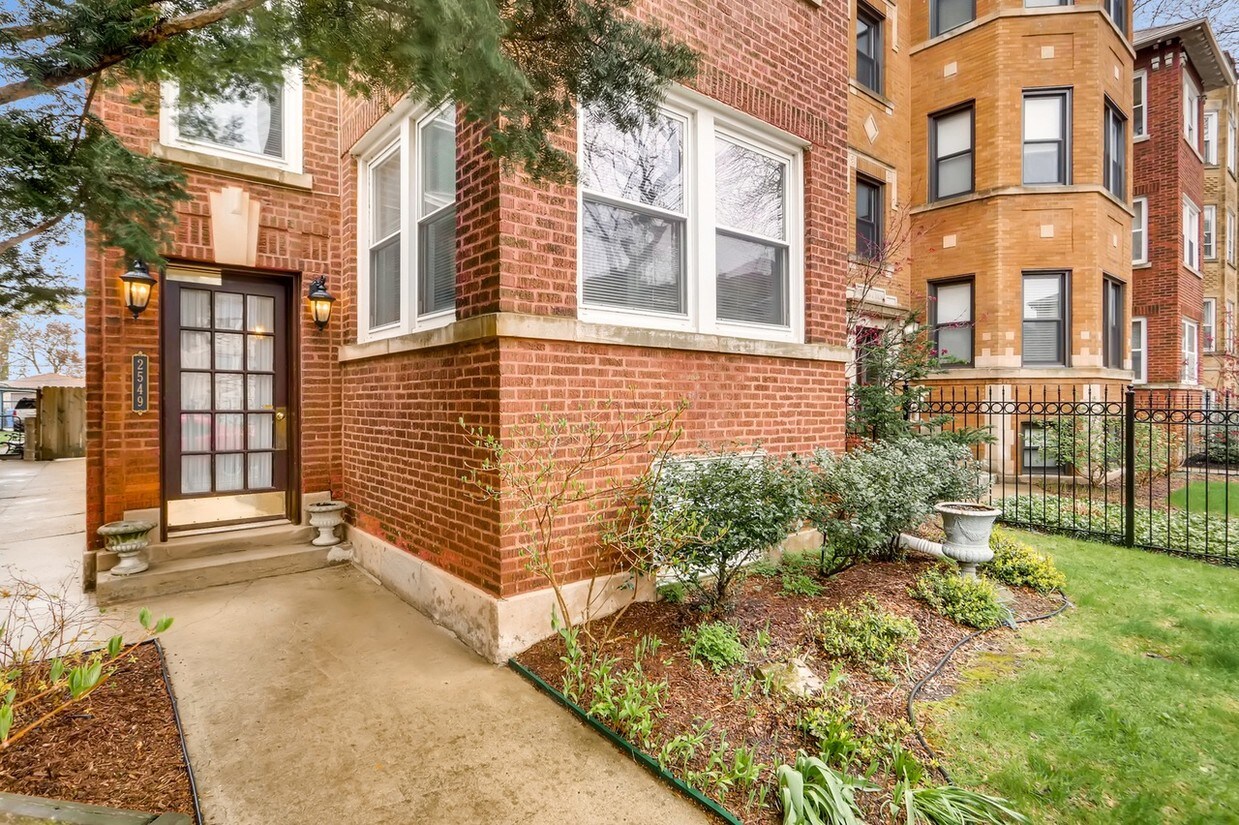 2549 W Winnemac Ave Unit 1, Chicago, IL 60625 Apartments in Chicago
