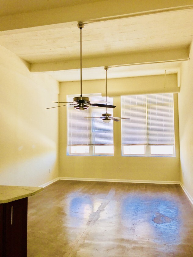 Foto del edificio - 2413 Eastern Ave