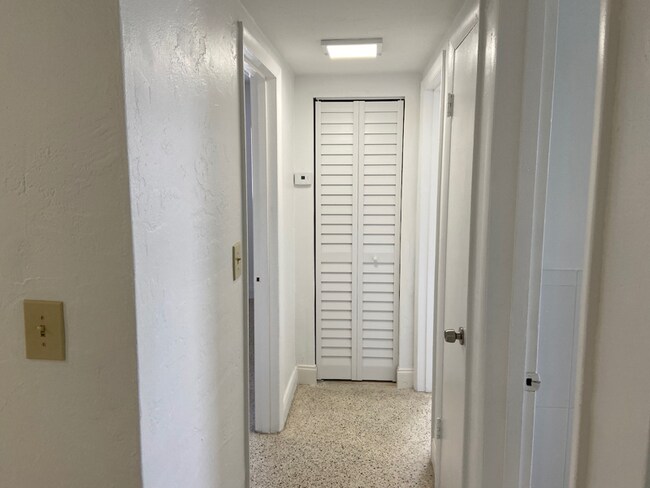Foto del edificio - 931 SW 71st Ave