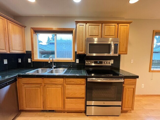 Foto del edificio - Brentwood Park Home - 3 Bedrooms, 2 baths 1,506 sq. ft.