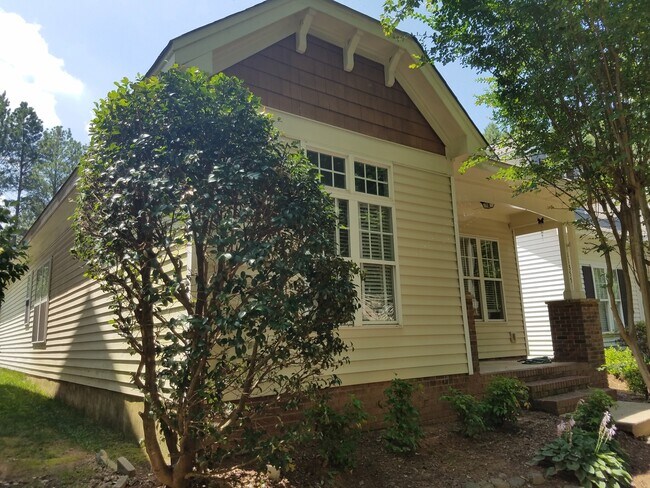 Foto del edificio - COMING SOON! Ballantyne Beauty! Spacious 3BR Home w/ Fireplace & Fenced Yard