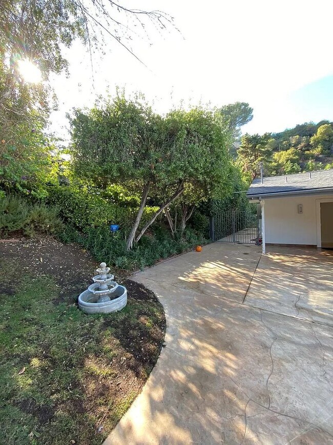 Foto del edificio - 16636 Calneva Dr