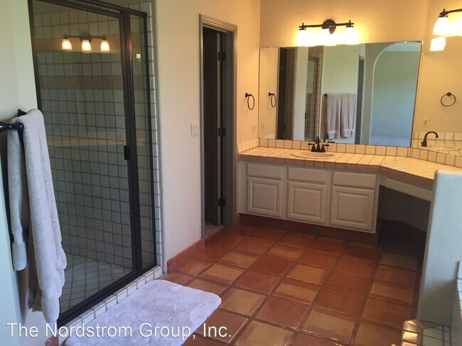 Building Photo - 4 br, 2.5 bath House - 1241 E Paseo Del Zorro