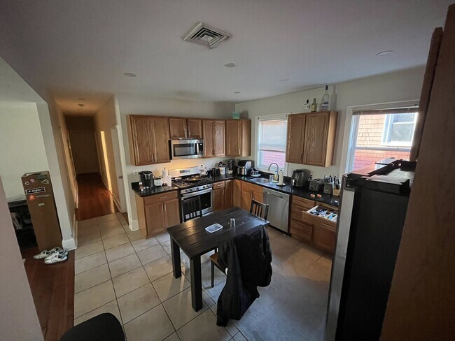 Building Photo - 226 Calumet St