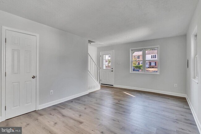 Building Photo - 5809 Fifer Dr