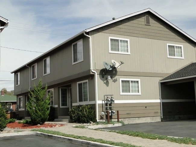 Building Photo - 737 Willow St