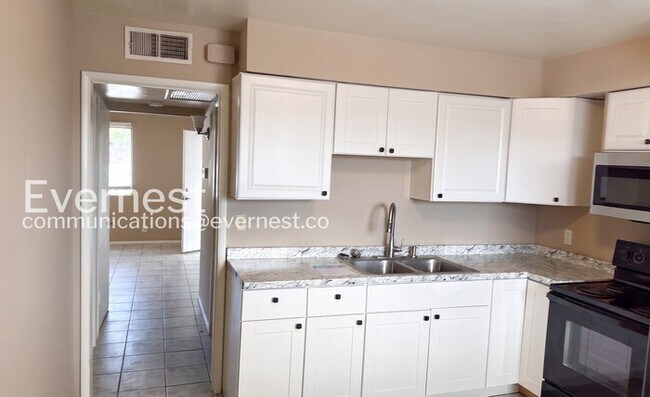 Foto del edificio - 447 N Drew St E