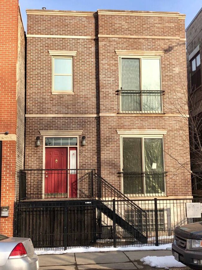 Building Photo - 631 N Kedzie Ave