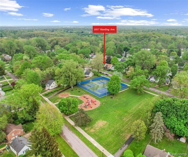 Foto del edificio - 2017 Harding Ave