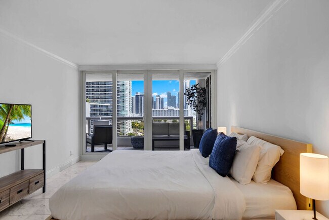 Foto del edificio - 1717 N Bayshore Dr