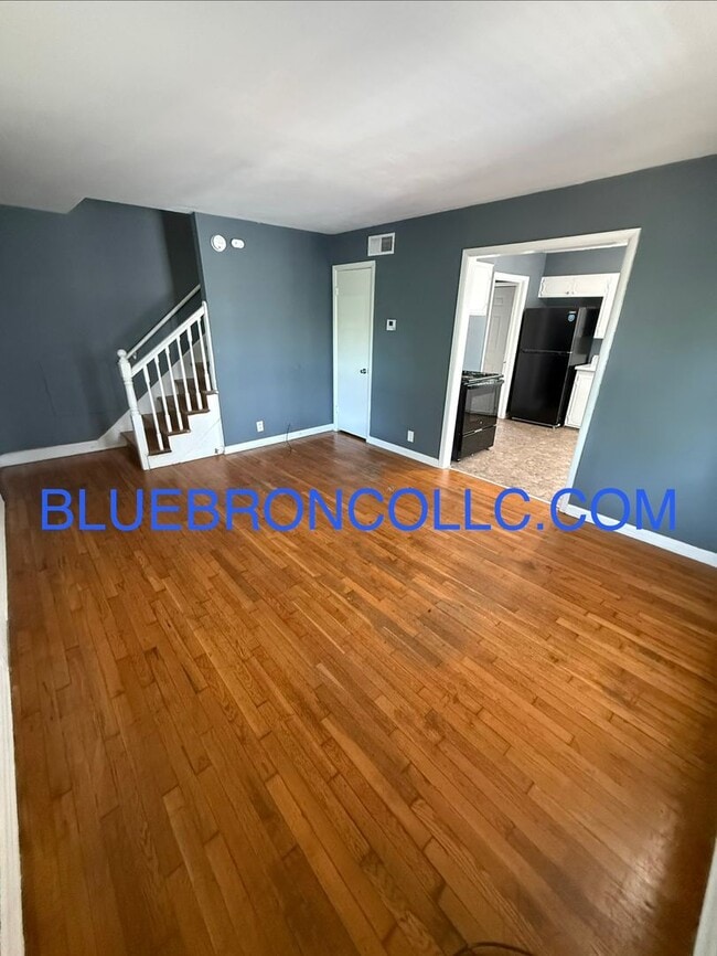 Building Photo - Newly remodeled! Fresh paint and beautiful hardwood floors