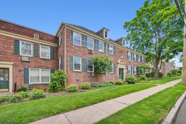 Foto del edificio - 176 Millburn Ave