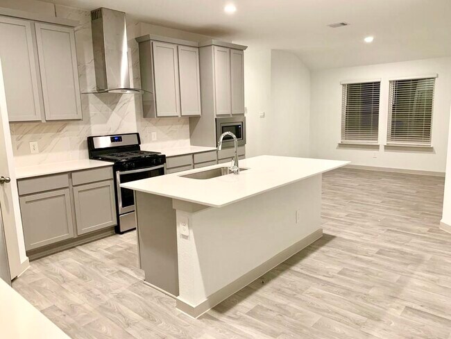 Building Photo - 2824 Gunnersbury Dr