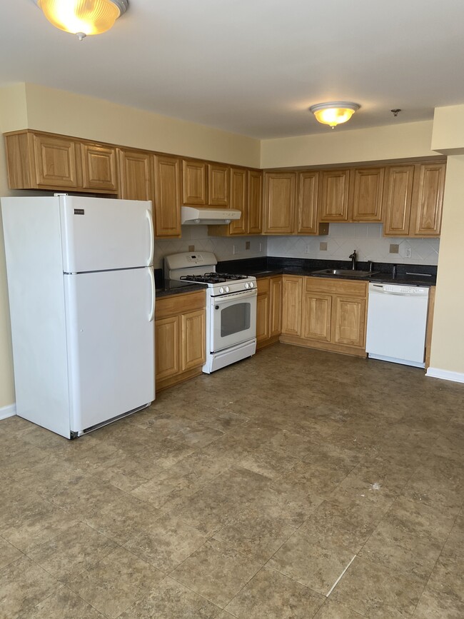 Kitchen - 1521 Roselle St