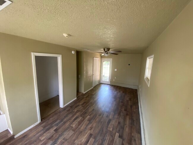 Building Photo - 316 E Jarman Dr