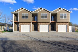 Building Photo - 3350 Crater Lake Ave
