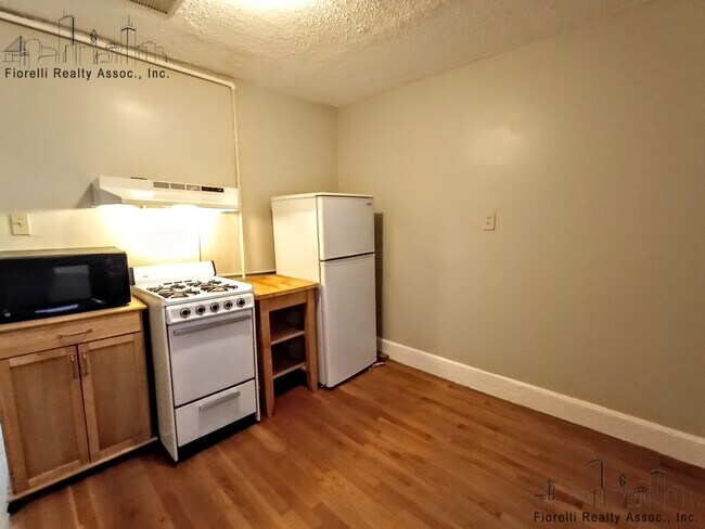 Building Photo - 18 Parmenter St