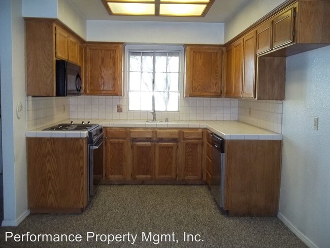 Building Photo - 3 br, 2 bath House - 392 W. Magill Ave.