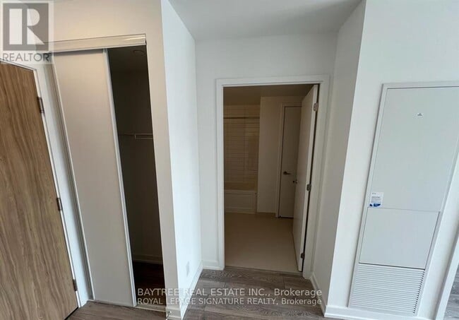 Building Photo - 95 Oneida Crescent