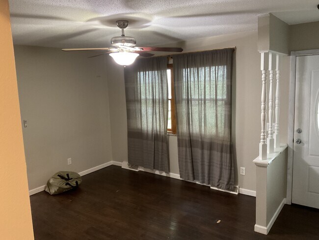 Foto del edificio - 10024 Bay Creek Rd