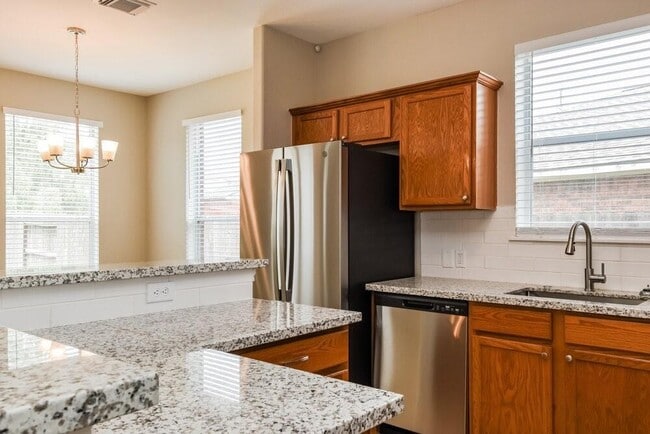Building Photo - Shoal Creek Drive, Pearland, TX 77584 - 2 BR 2.5 BA single-family home
