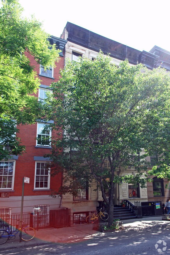 Building Photo - 327 W 21st St