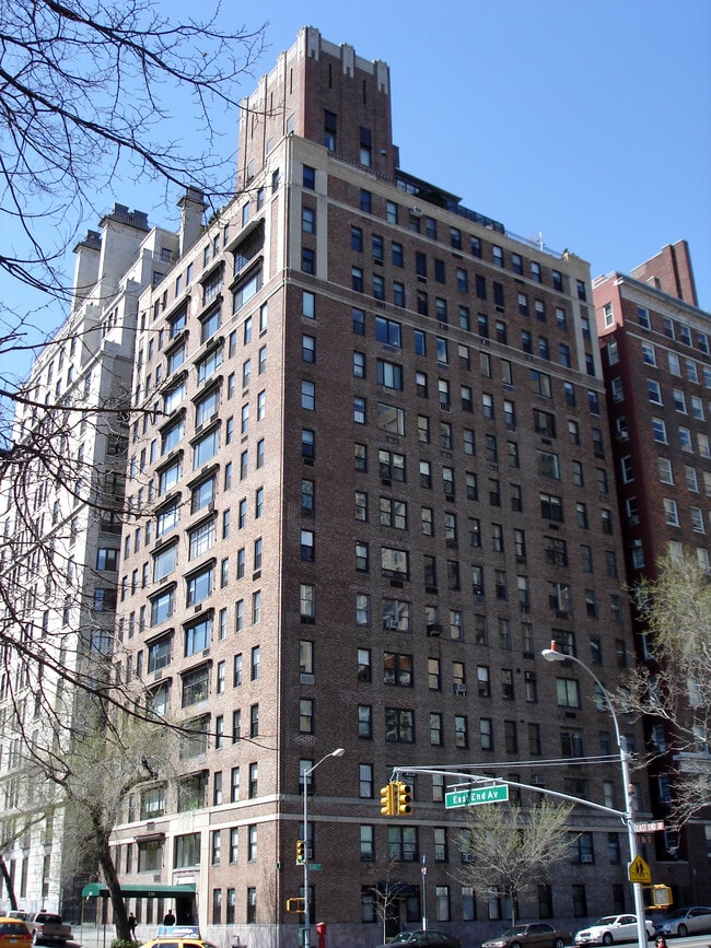 From the park looking southwest - 130 E East End Ave