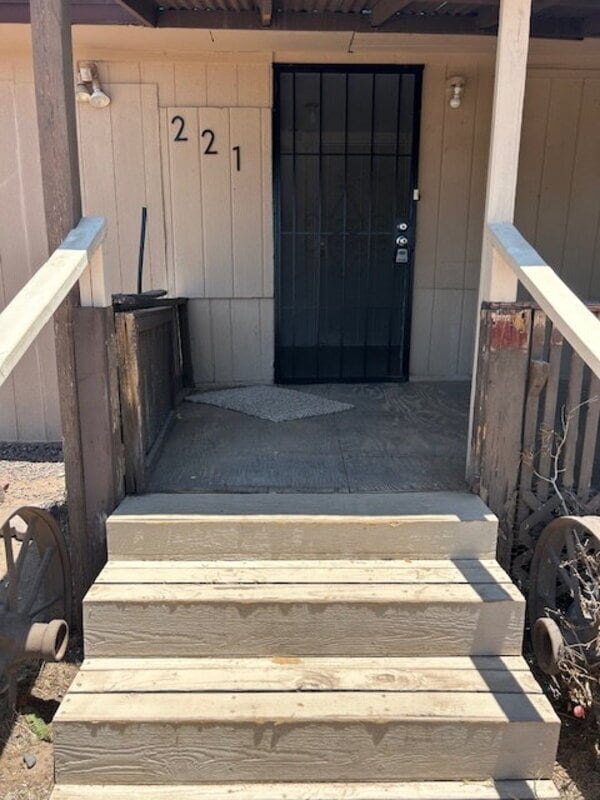 Primary Photo - 221 Dakota St
