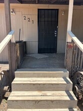 Building Photo - 221 Dakota St