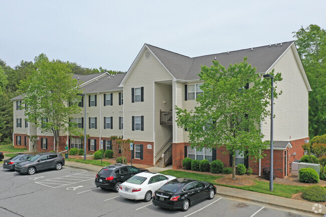 Building Photo - Carlyle Place Apartments