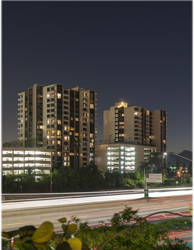 Foto del edificio - 343 Pioneer Dr