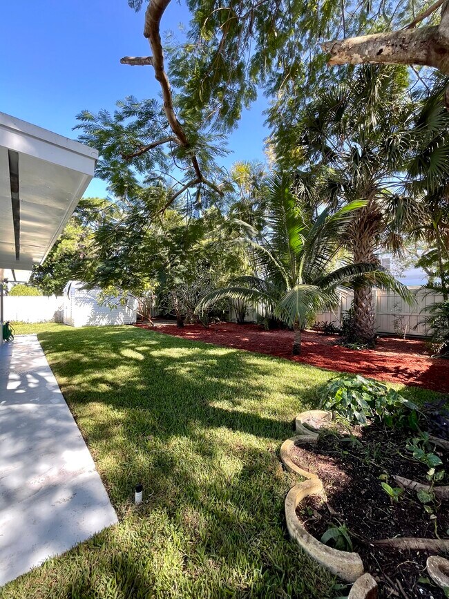 Foto del edificio - 2412 Andros Ln