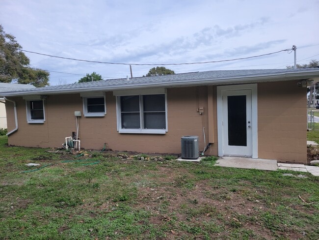 Foto del edificio - 11172 104th St