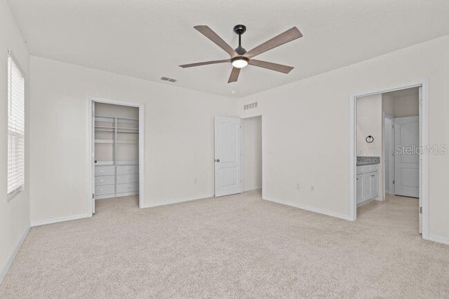 Foto del edificio - 5593 Galloping Dr