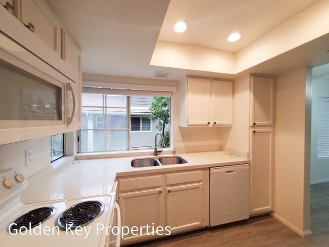 Building Photo - 2982 Lexington Cir