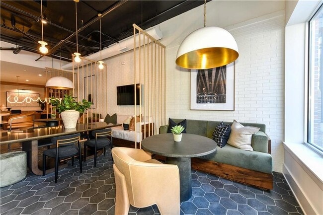 Photo - 508 Main St NE House