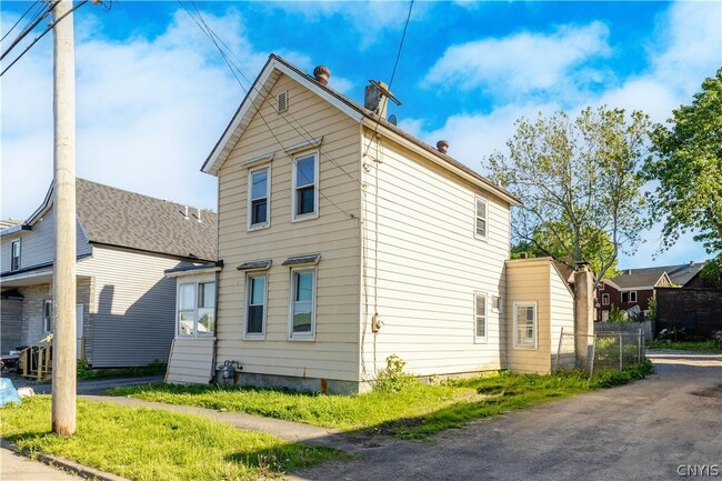 Building Photo - 1409 Erie St