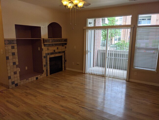 Foto del edificio - Spacious 2 Bedroom 2 Bath Condo - Close To Buckley AFB, DIA, DTC - Garage