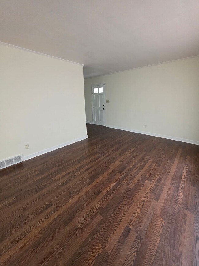 Foto del edificio - 3310 Hillside Dr